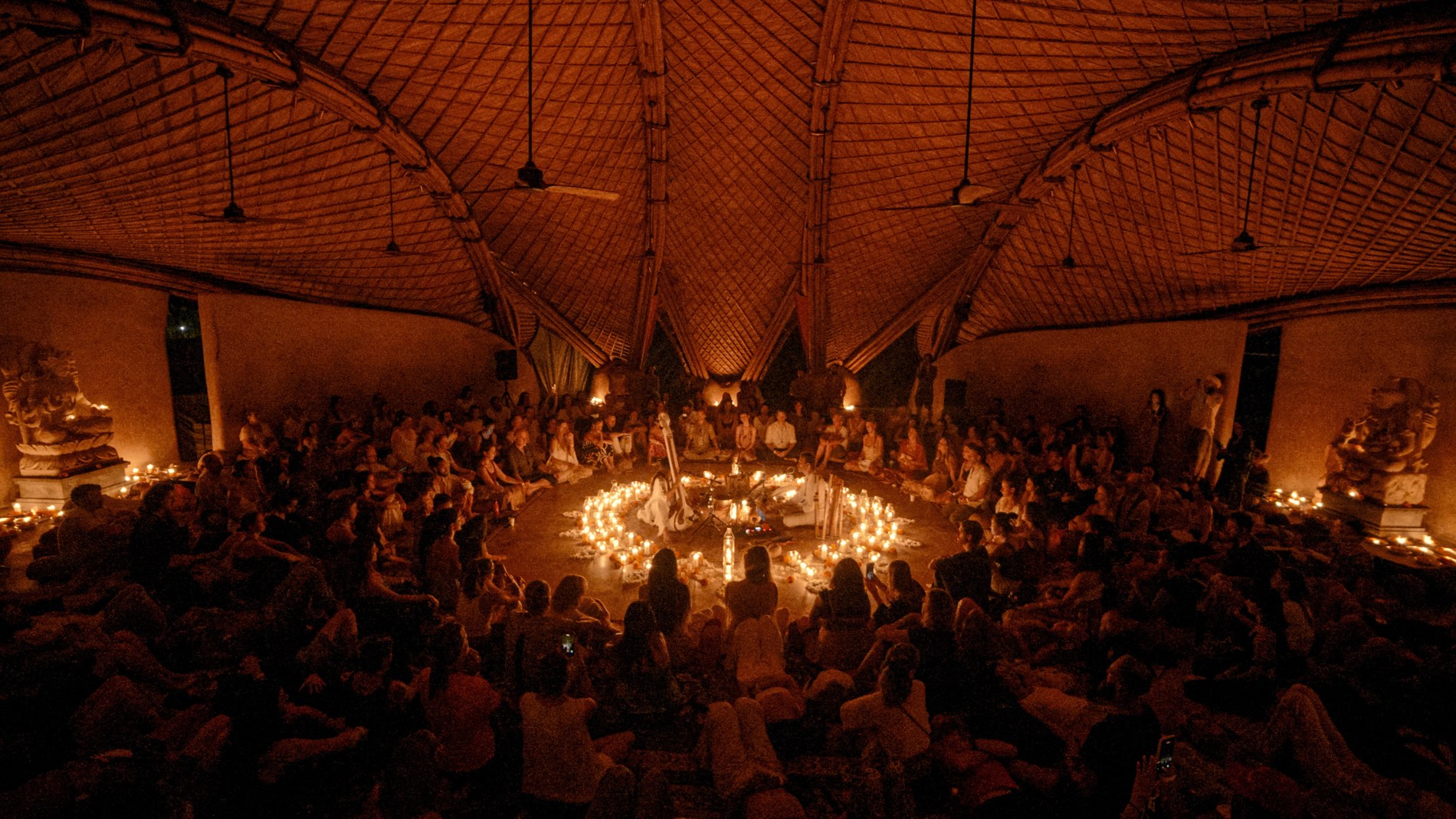 The atmosphere of a Nākaloka live gathering